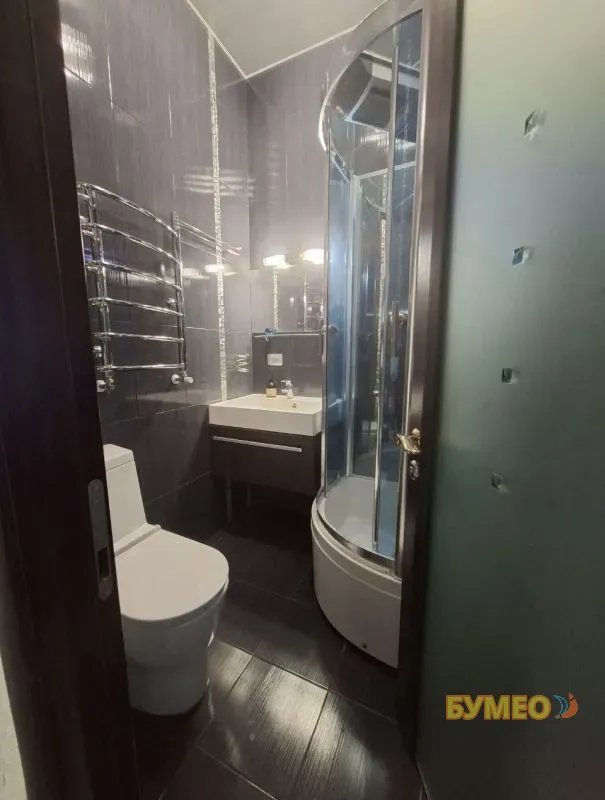 Продам 2- х уровневую квартиру в самом центре Луга