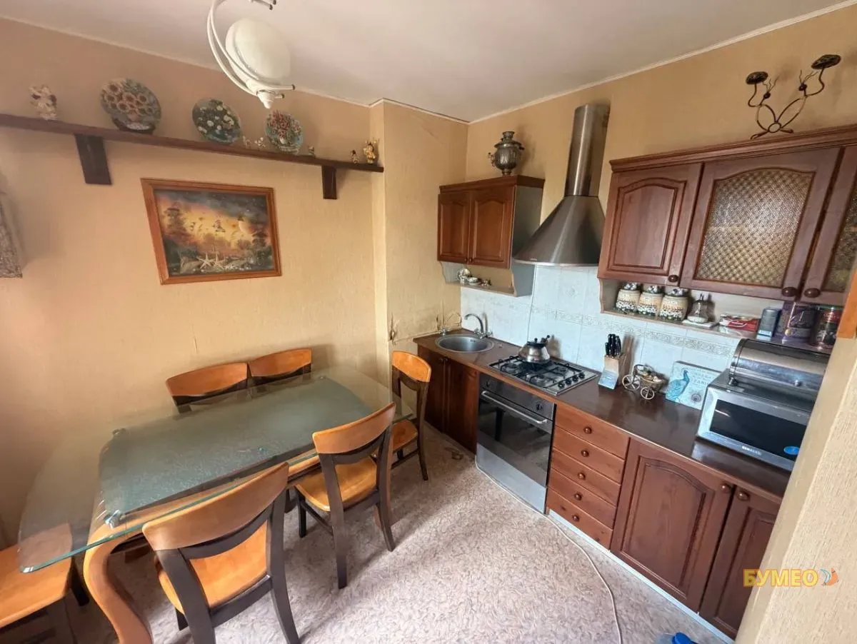 Продам 3- к квартиру на ул. Челюскинцев