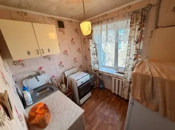 Продам 2- к квартиру на кв 50 Лет Октября (верхний