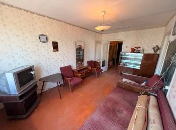 Продам 2- к квартиру на кв 50 Лет Октября (верхний