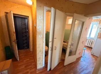 Продам 2- к квартиру на кв 50 Лет Октября (верхний