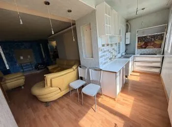 Продам 3- к квартиру в самом центре Луганска 