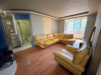 Продам 3- к квартиру в самом центре Луганска 