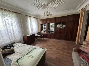 Продам часть дома и флигель 116 кв (р- н 33 школы)